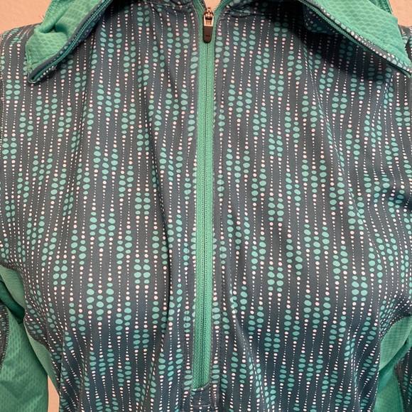 Sz M Patagonia Hoodie - Stretchy with Unique Features- Excelllent Condition ❤️😊 - Picture 2 of 13